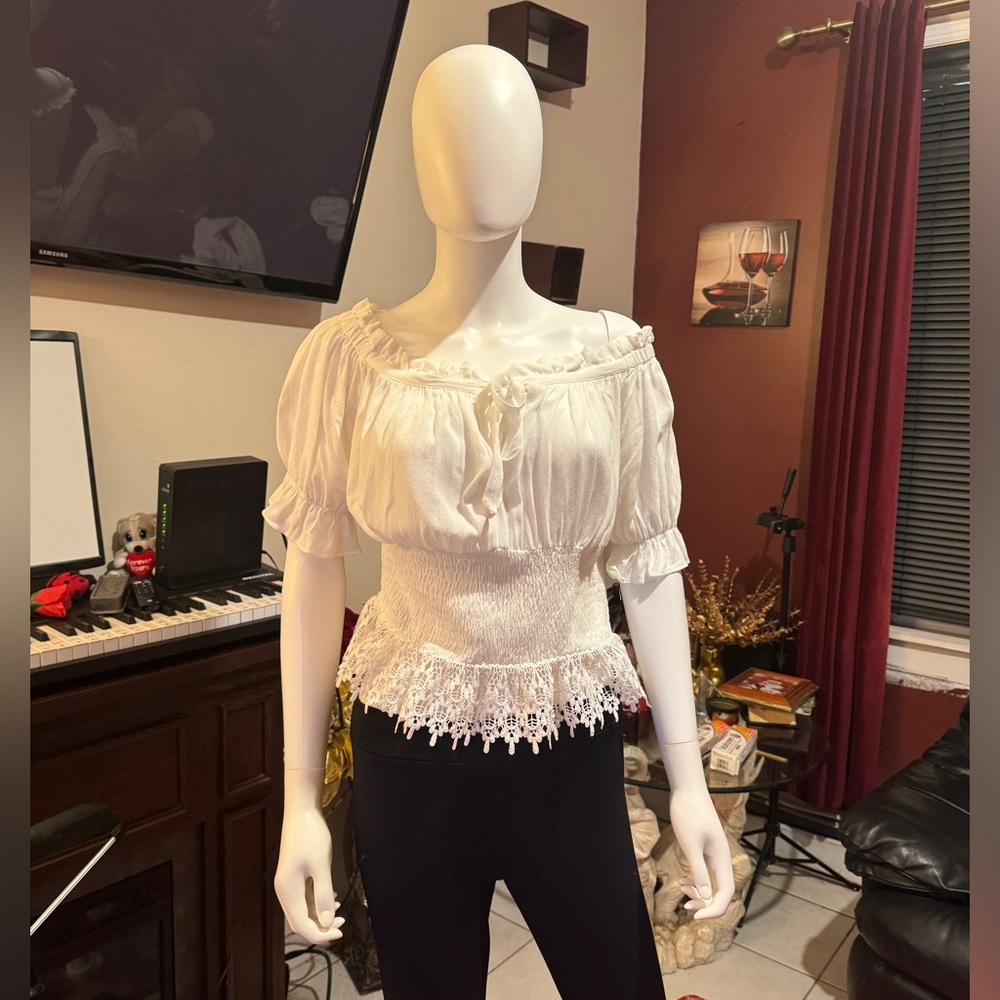 BEBE Women’s Floral Trim Top - Size 6 NNT